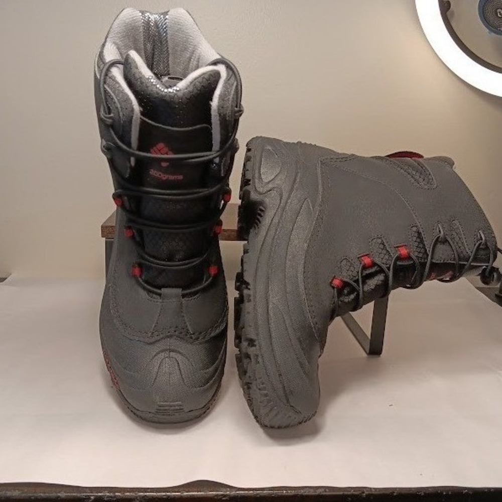 Columbia Bugaboot Plus III Men Size 7 Womens 8.5  Black  Waterproof Omni-Heat